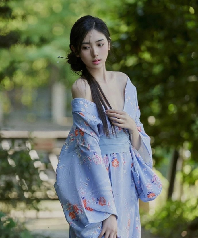 药屋少女的呢喃 封面
